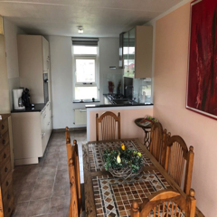 Blick vom Essbereich in die Küche